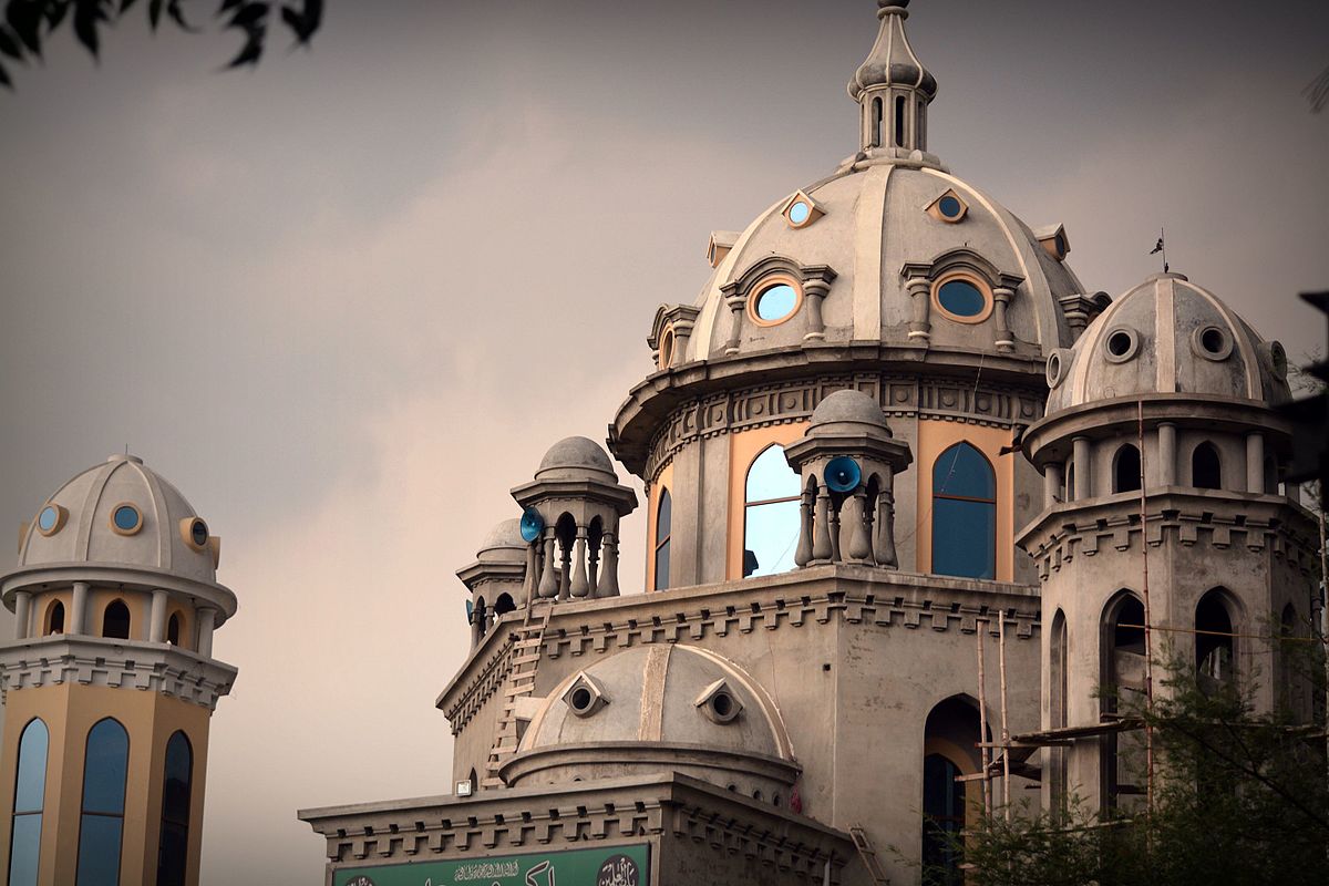 This Abandoned Fort in India Turns Into a Star Gazing Paradise at Night