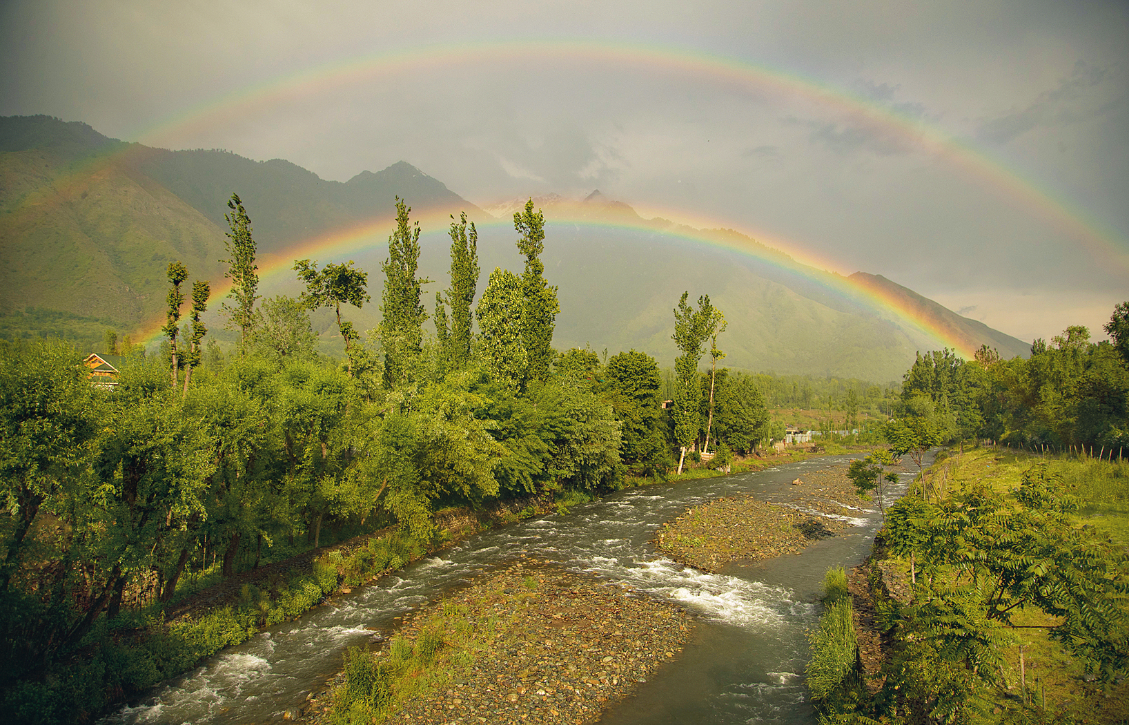 Live on a Houseboat, Eat Like Royalty, and Hike to a Glacier in One Trip