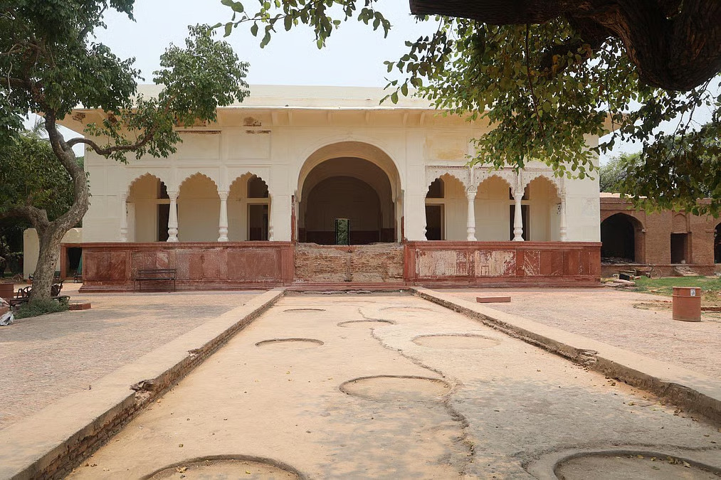  After 370 Years, Delhi’s Sheesh Mahal Reopens for Public Visits Following Grand Restoration