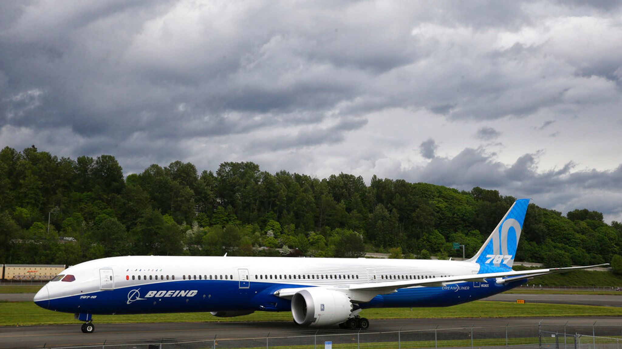  Mid Air Fight Forces Boeing 787 to Make Emergency Landing in the US