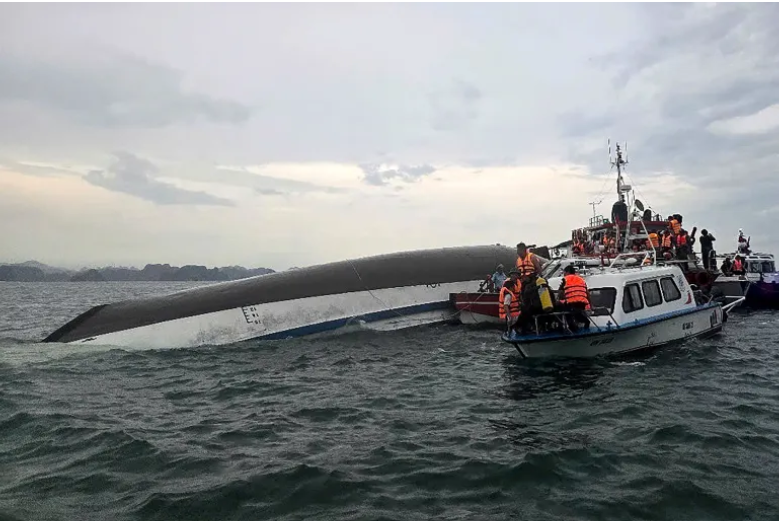 Nearly 40 Killed After Tourist Boat Capsizes in Hạ Long Bay, Vietnam