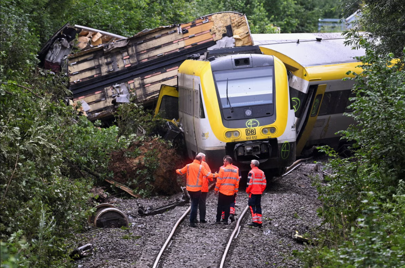 Germany Train Derailment Near Riedlingen Kills 3 and Leaves Dozens Injured