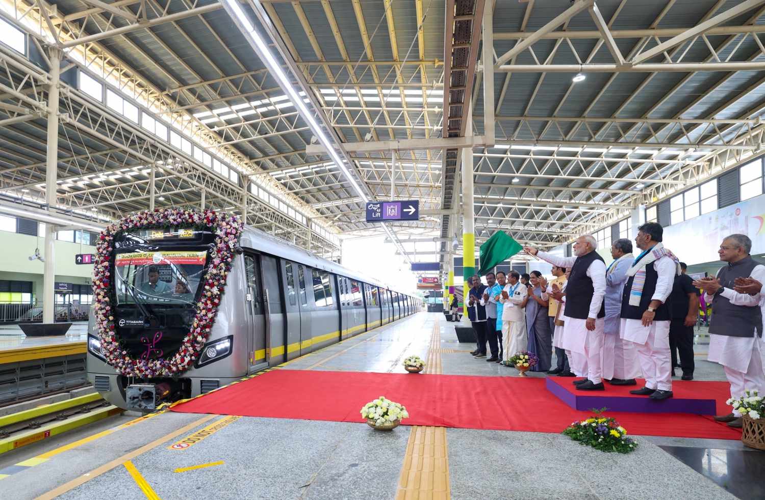 PM Modi Inaugurates Bengaluru’s Yellow Line Metro and Vande Bharat Express