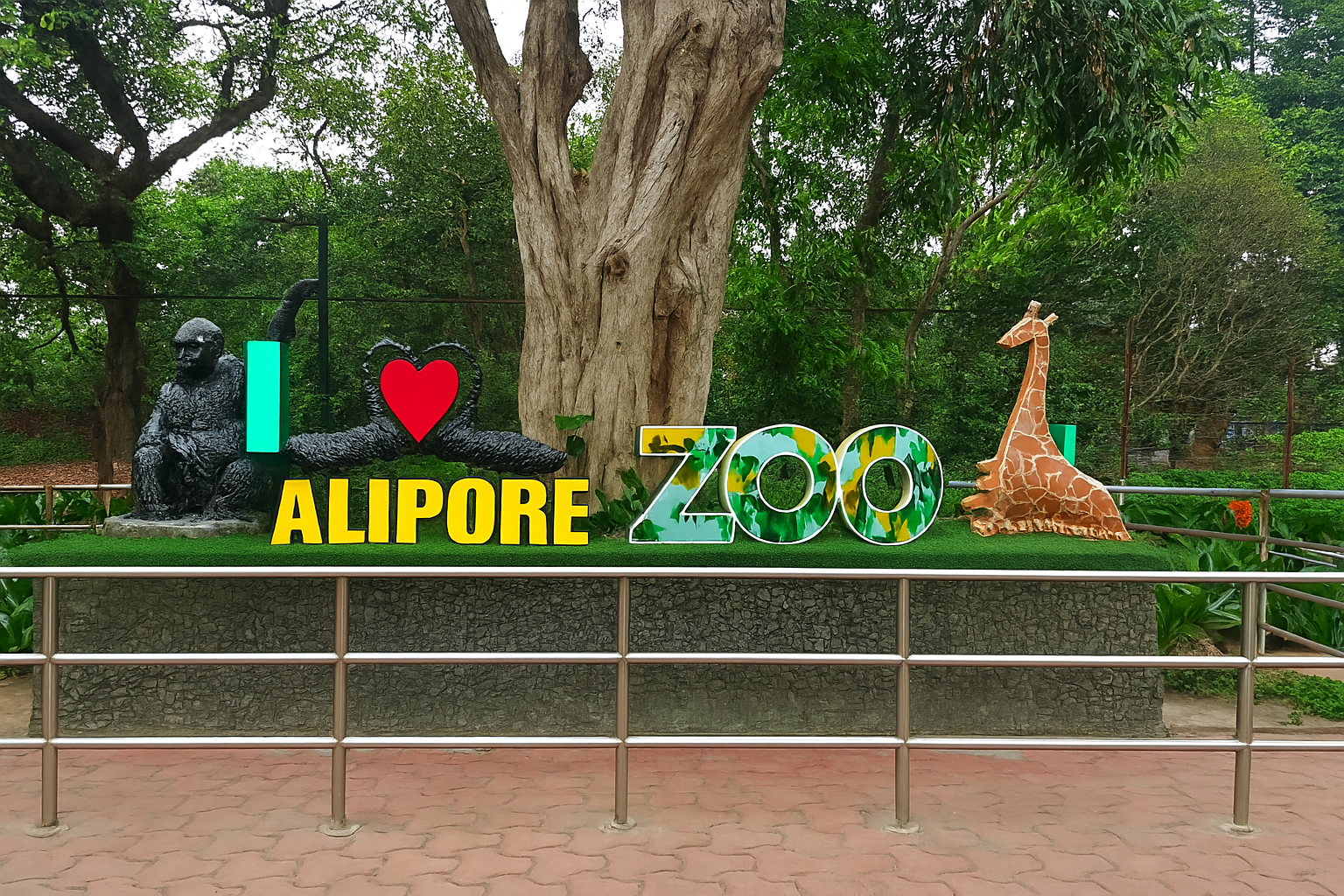 A Day at Kolkata’s Alipore Zoo: Wildlife Wonders in the Heart of the City