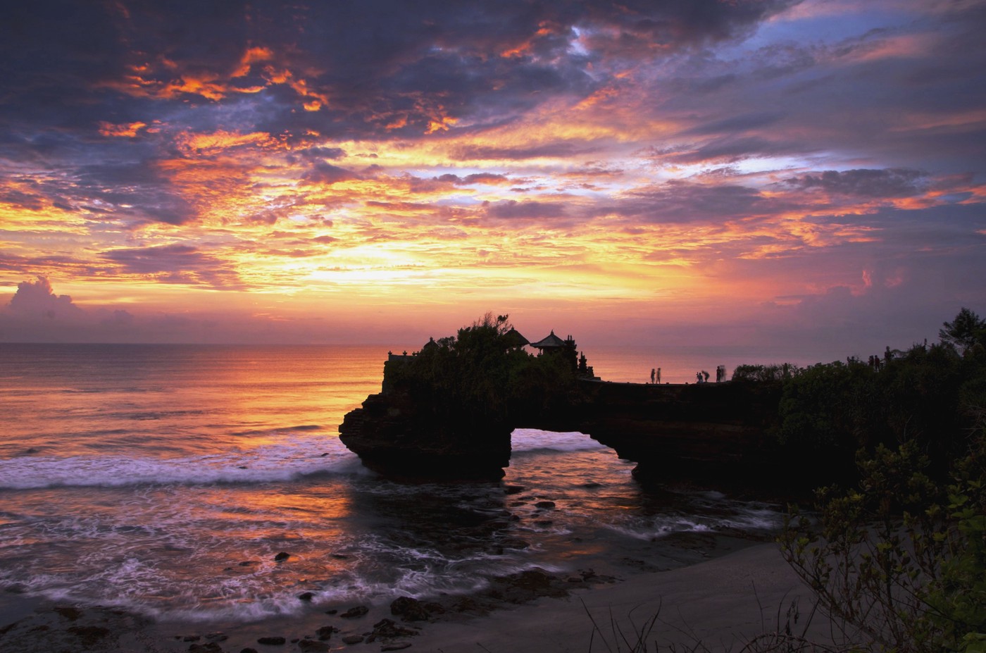  Romantic Escapes in Bali's Enchanting Charms for Couples